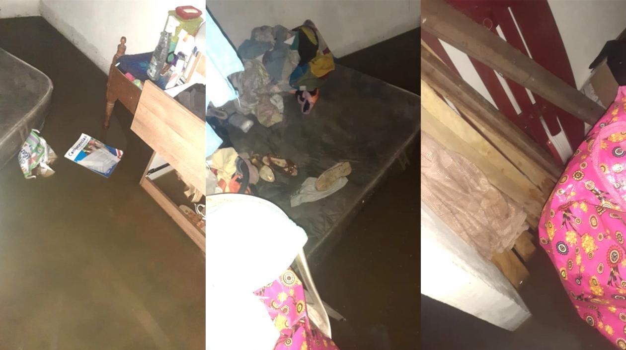 Enseres arrumado en medio de las aguas.