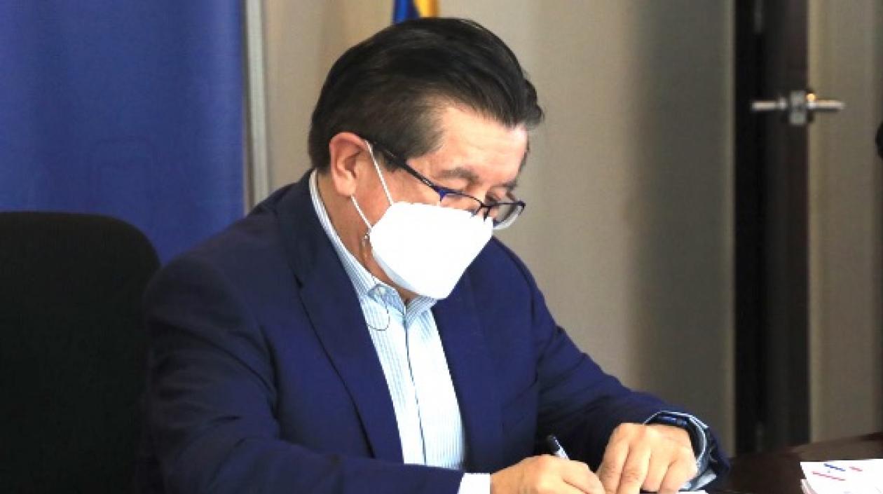 Fernando Ruiz, Ministro de Salud.