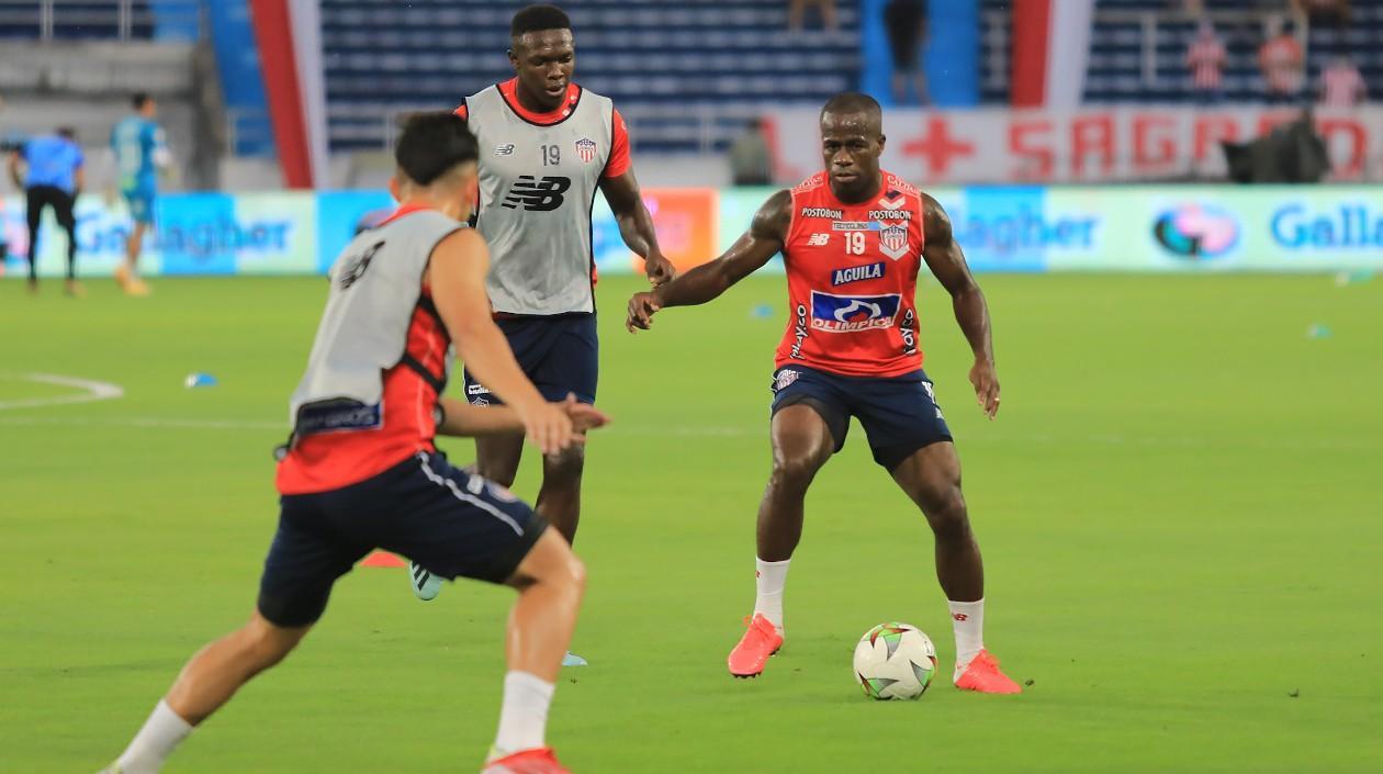 Carmelo Valencia está lesionado. 