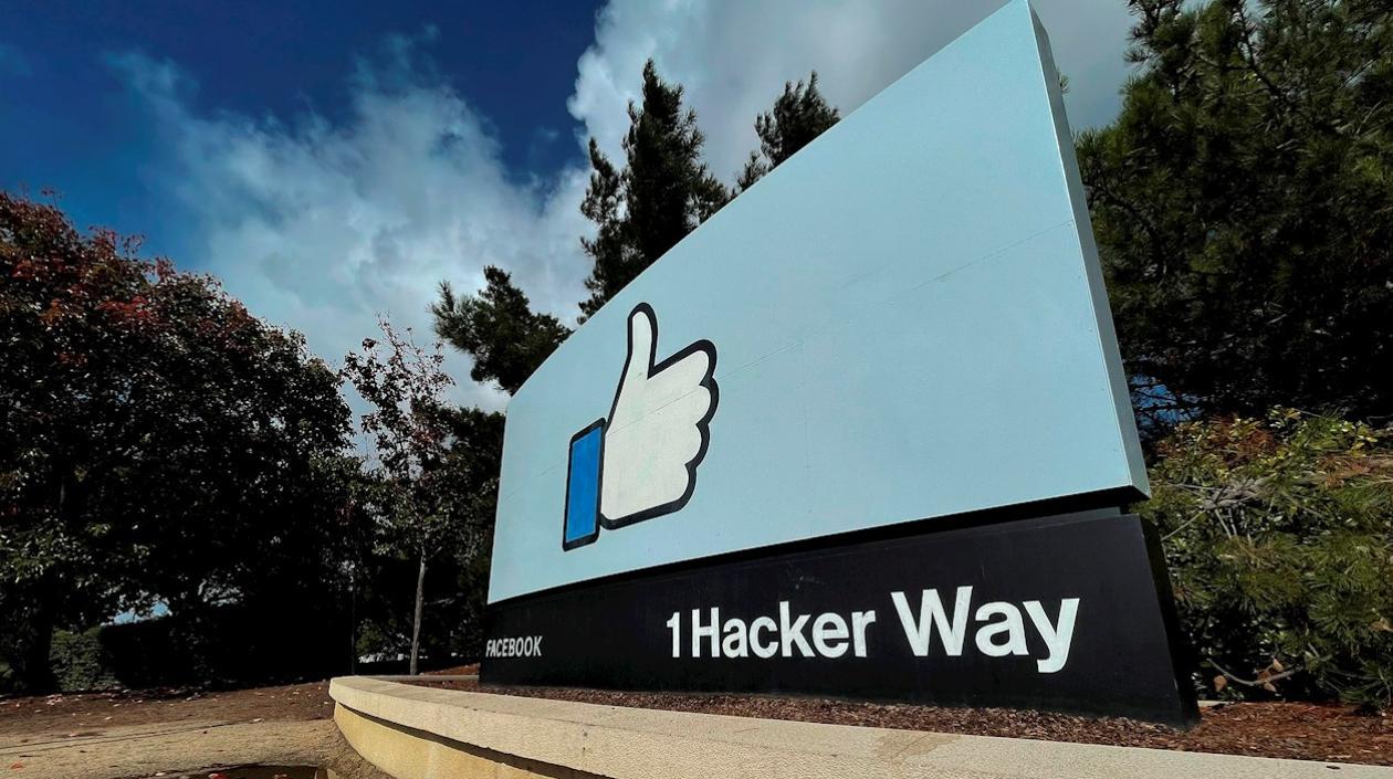 Icónica imagen de Facebook en Menlo Park, California.