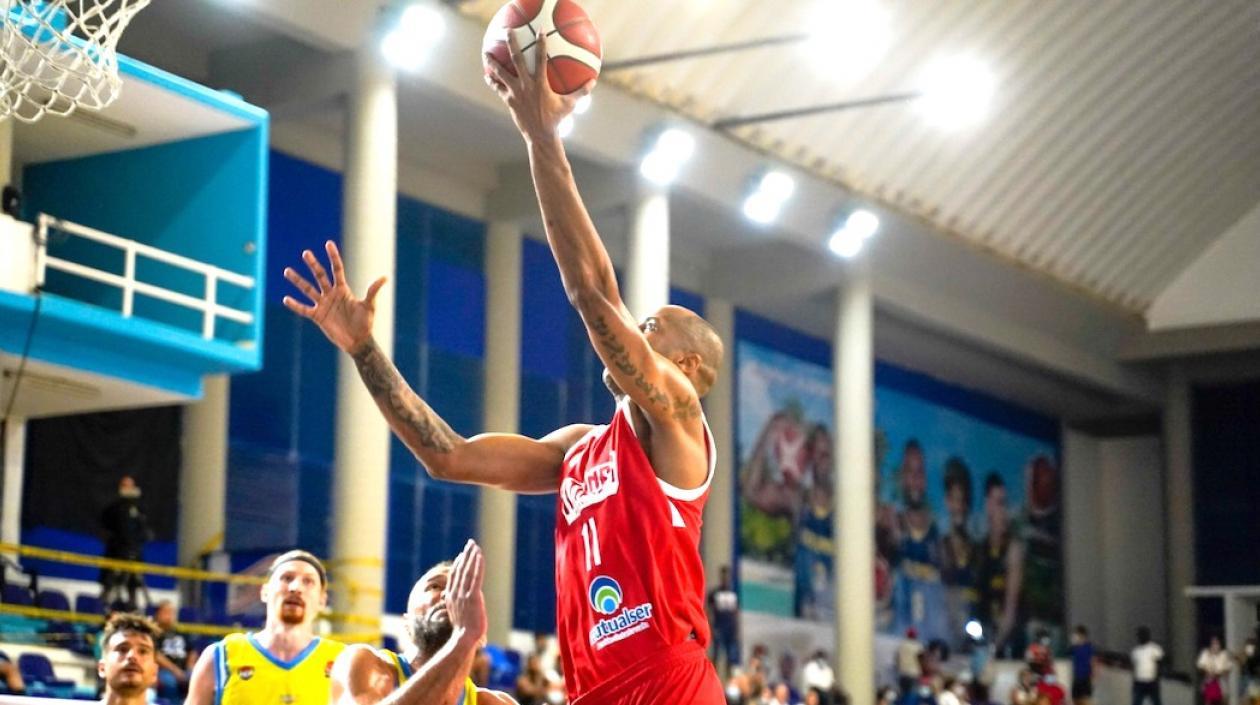 Ernesto Oglivie fue el mejor anotador de Titanes.