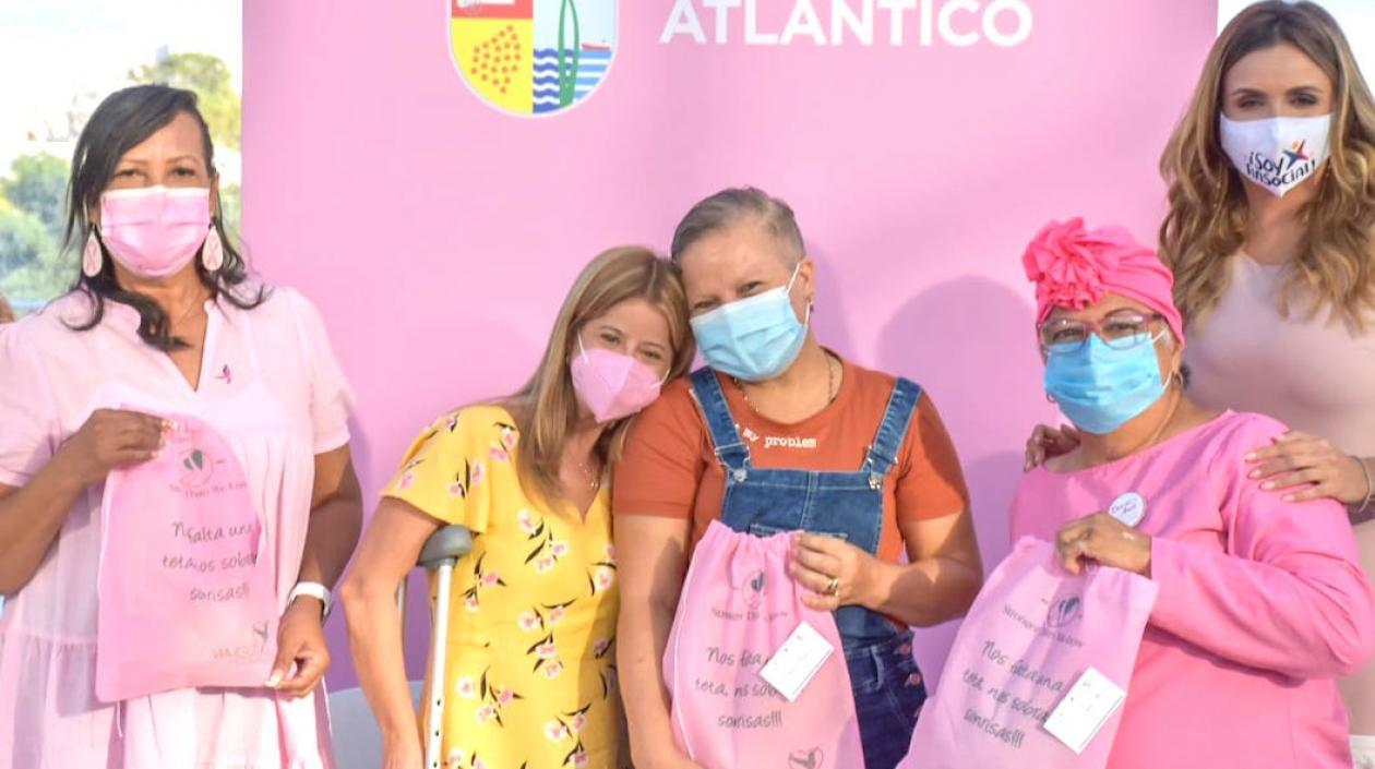 La Gobernadora Elsa Noguera durante la entrega de las prótesis.