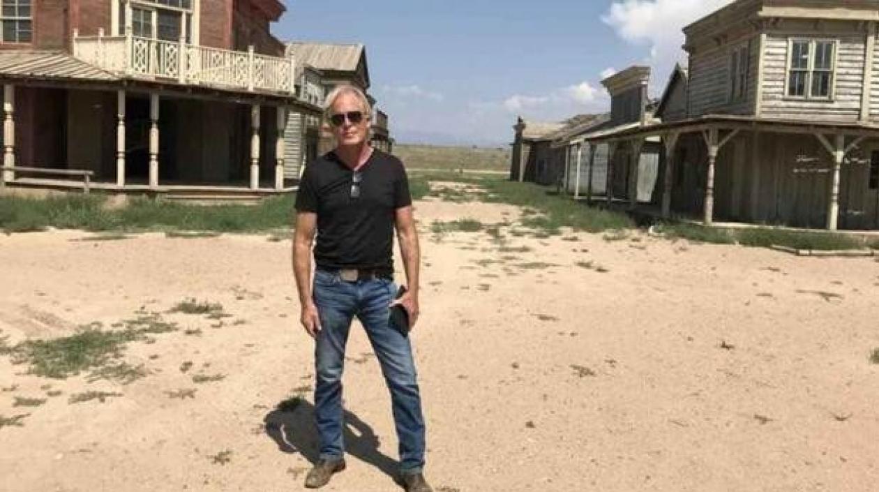 Dave Halls, asistente de dirección.