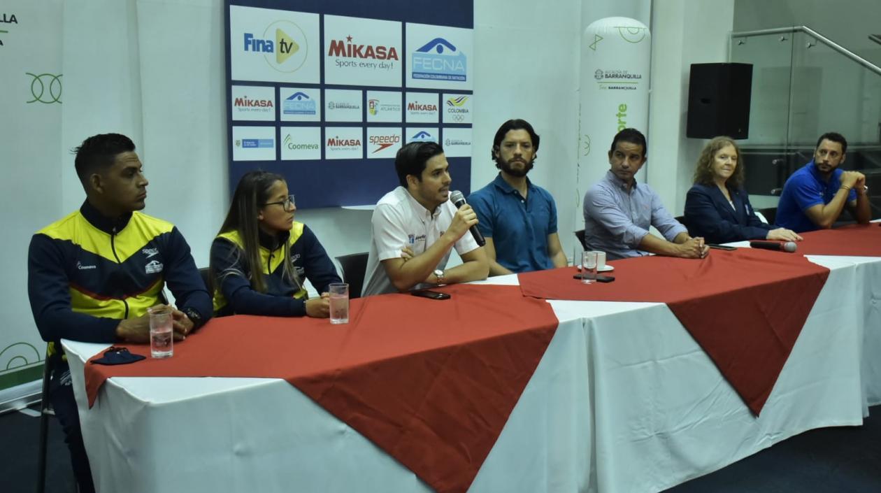 Mesa principal del evento.