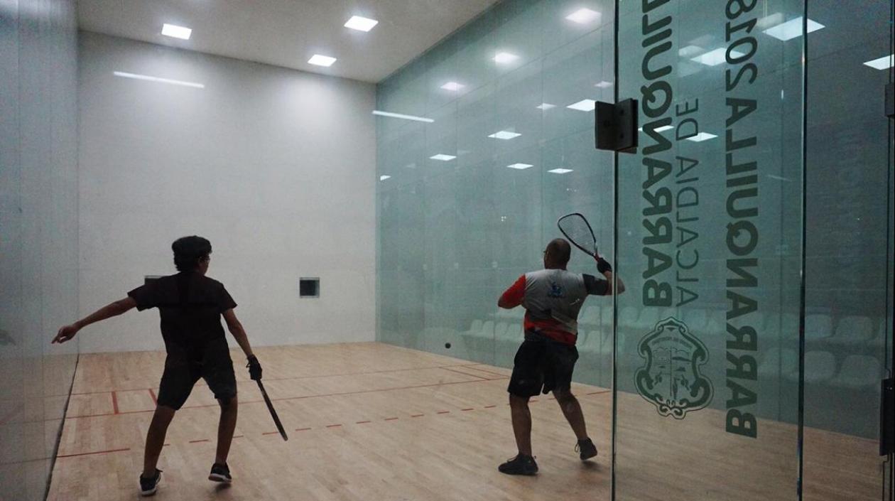 Acciones de un partido de raquetbol. 