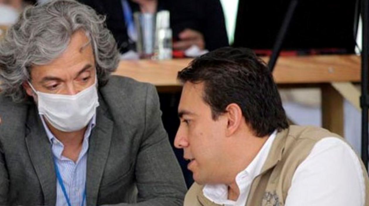 El director del Dane, Juan Daniel Oviedo, y el registrador Alexánder Vega.