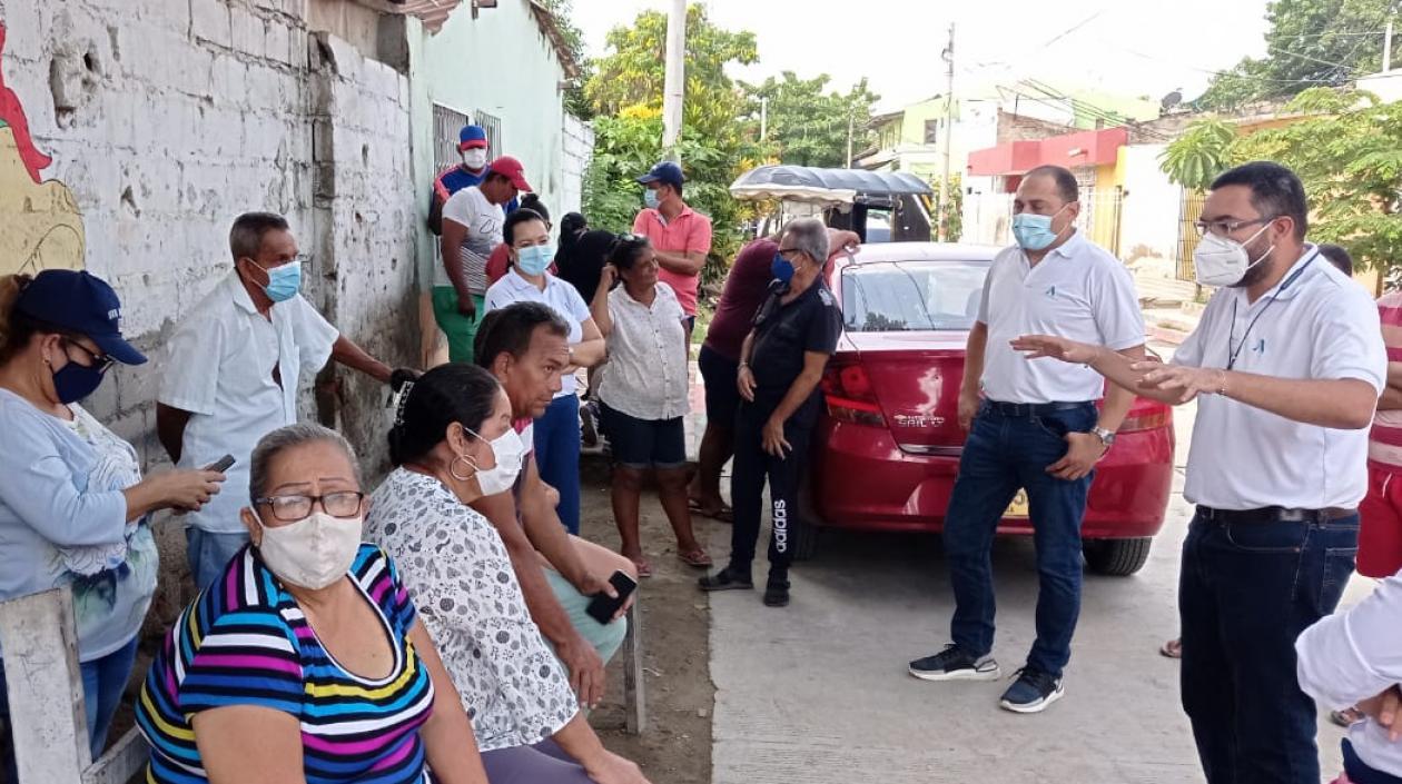 Air-e en una mesa de trabajo con la comunidad, para conocer inquietudes sobre el incremento desmedido de tarifas.