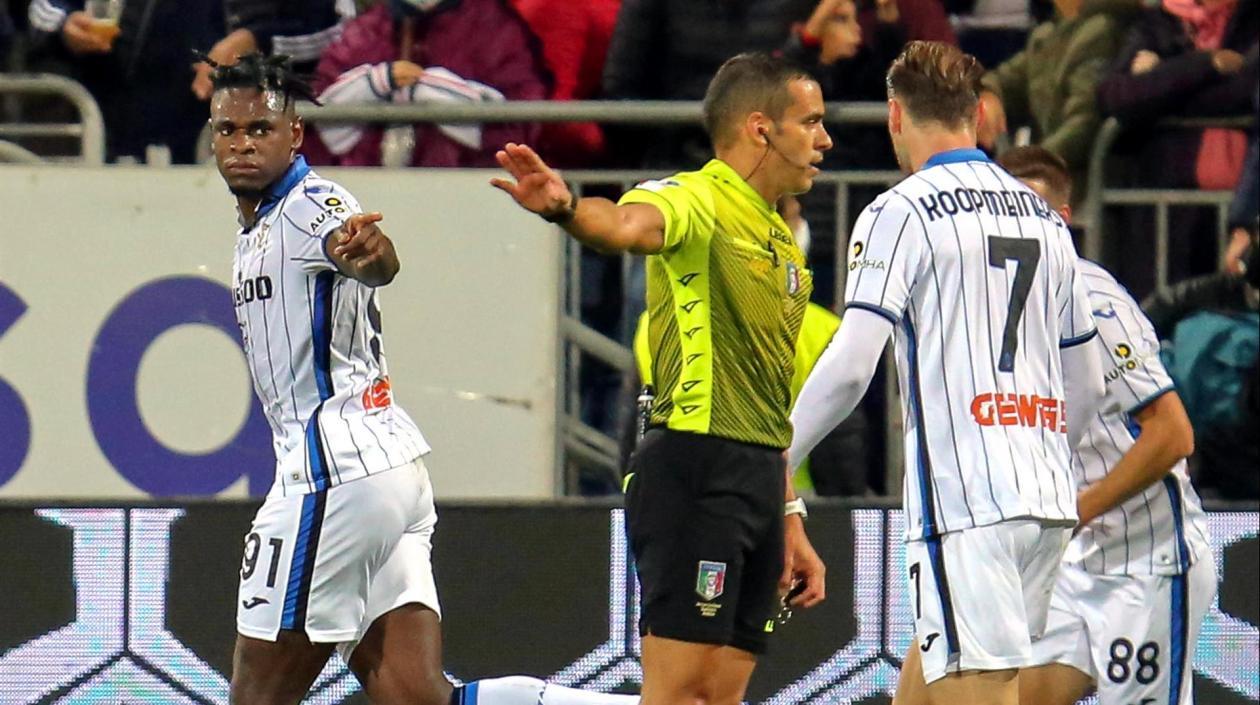 Duván Zapata celebra su gol. 