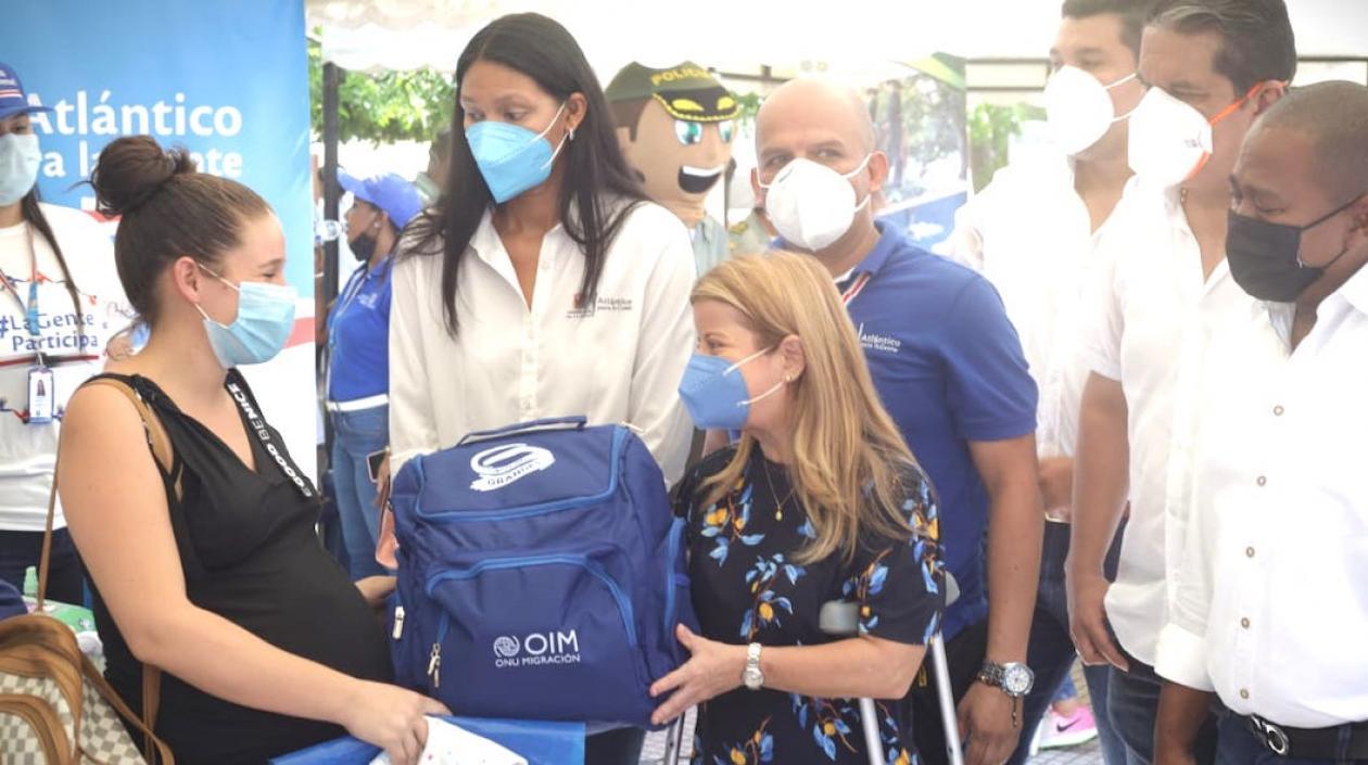 La Gobernadora Elsa Noguera durante el cierre de las ferias en Sabanalarga.