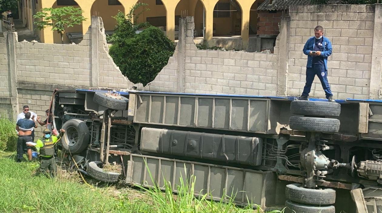 Bus accidentado en la via San Onofre Cartagena