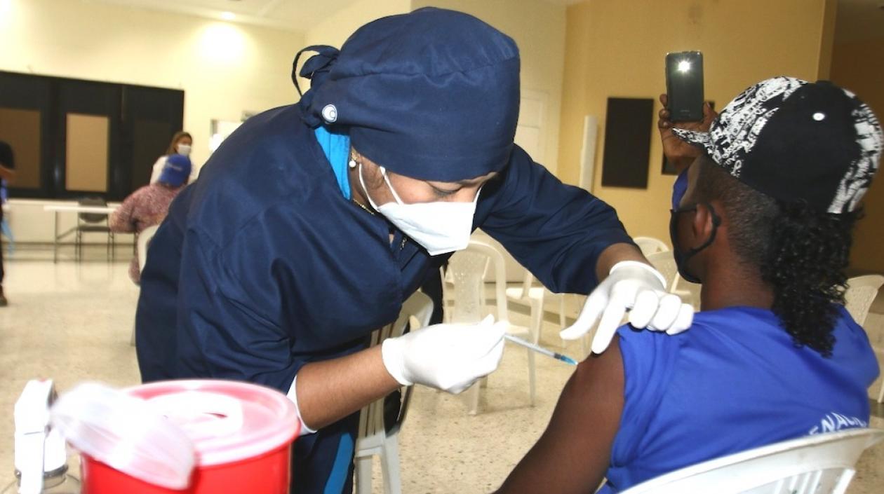 Autoridades invitan a los barranquilleros a seguir vacunándose contra el Covid-19.