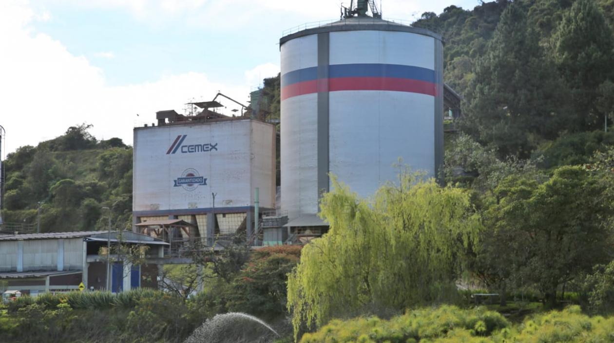 Una de las plantas cementeras de Cemex Colombia.