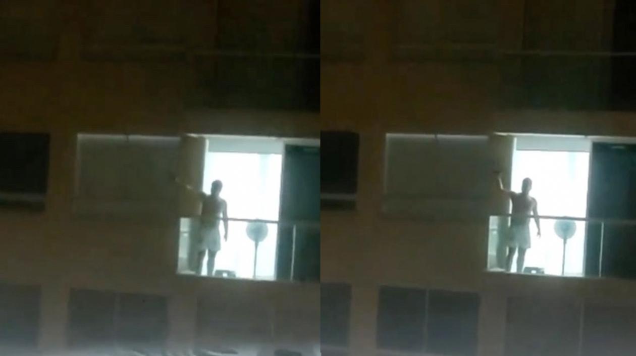 Momento en que el hombre realizó disparos al aire. 