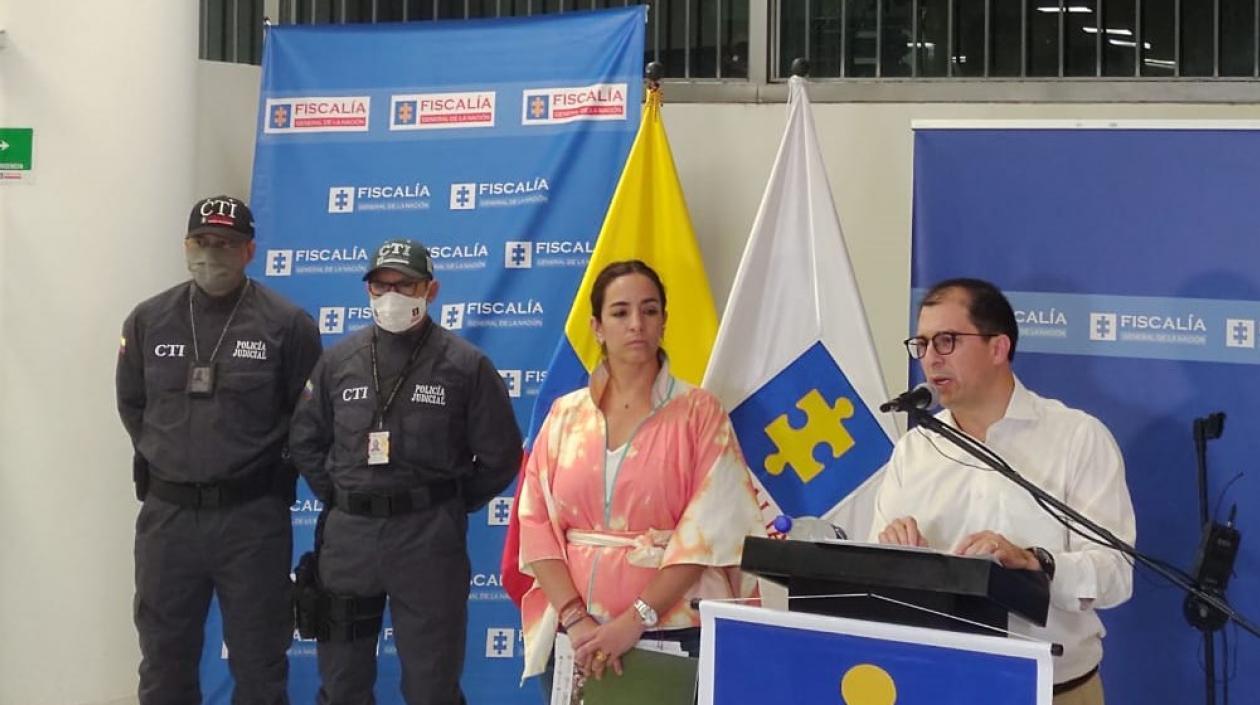 Directora del ICBF, Lina Arbeláez, y el fiscal Francisco Barbosa, en rueda de prensa en Barranquilla.