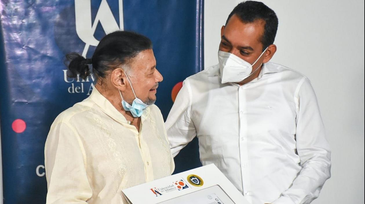 Nelson Barros Cantillo y el rector Danilo Hernández.