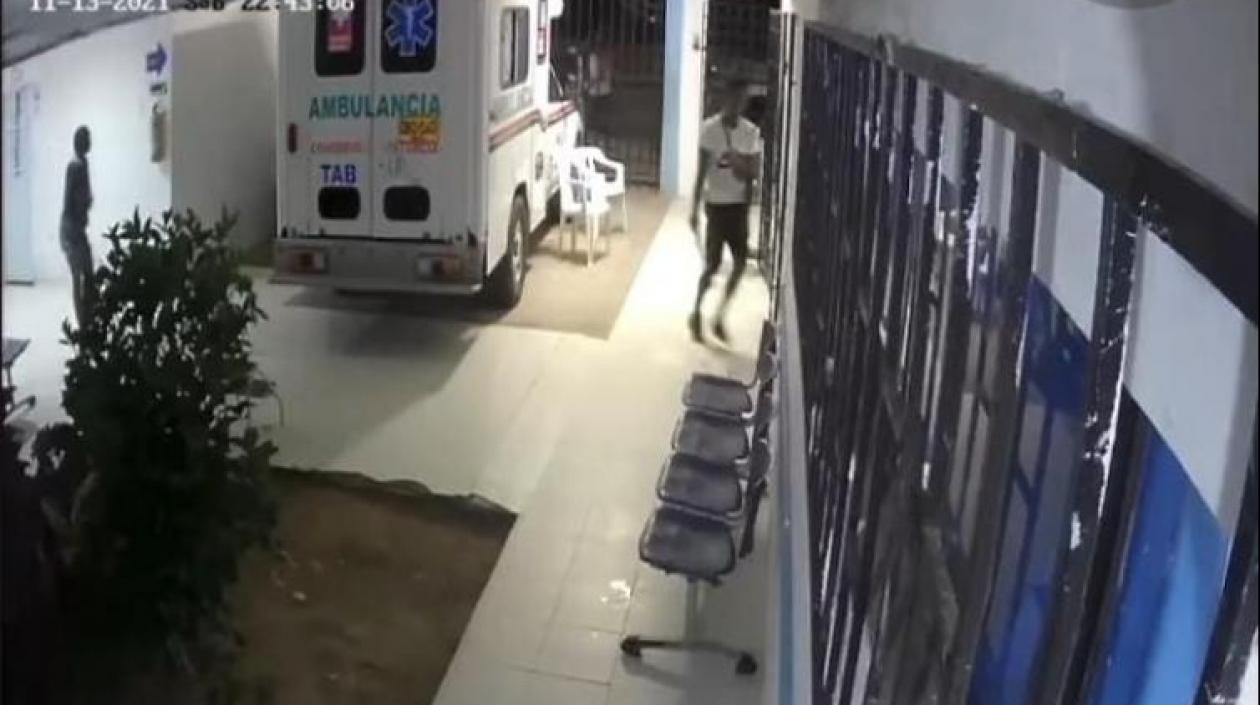 Momento en que ingresan los hombres al Hospital. 