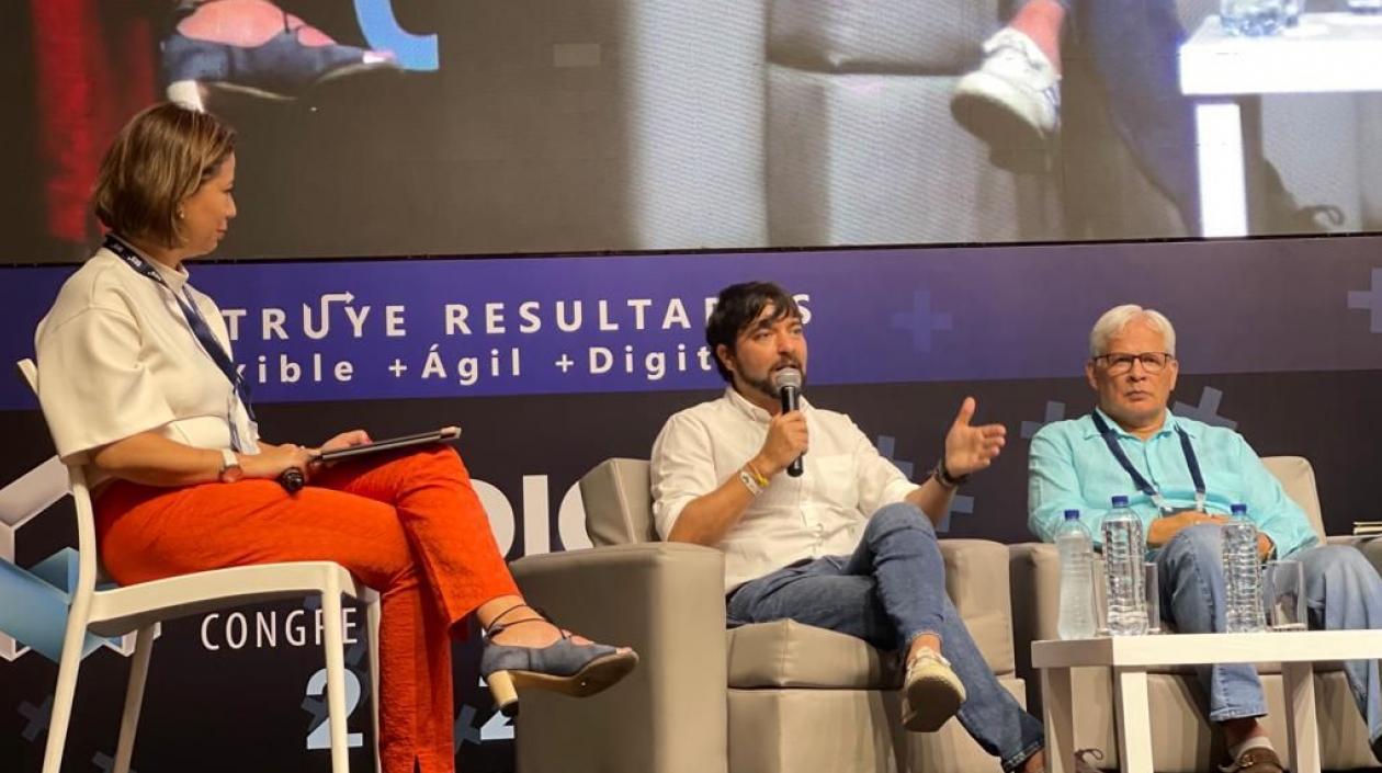 Alcalde de Barranquilla, Jaime Pumarejo, en Andicom 2021, con el alcalde de Popayán, Juan Carlos López.