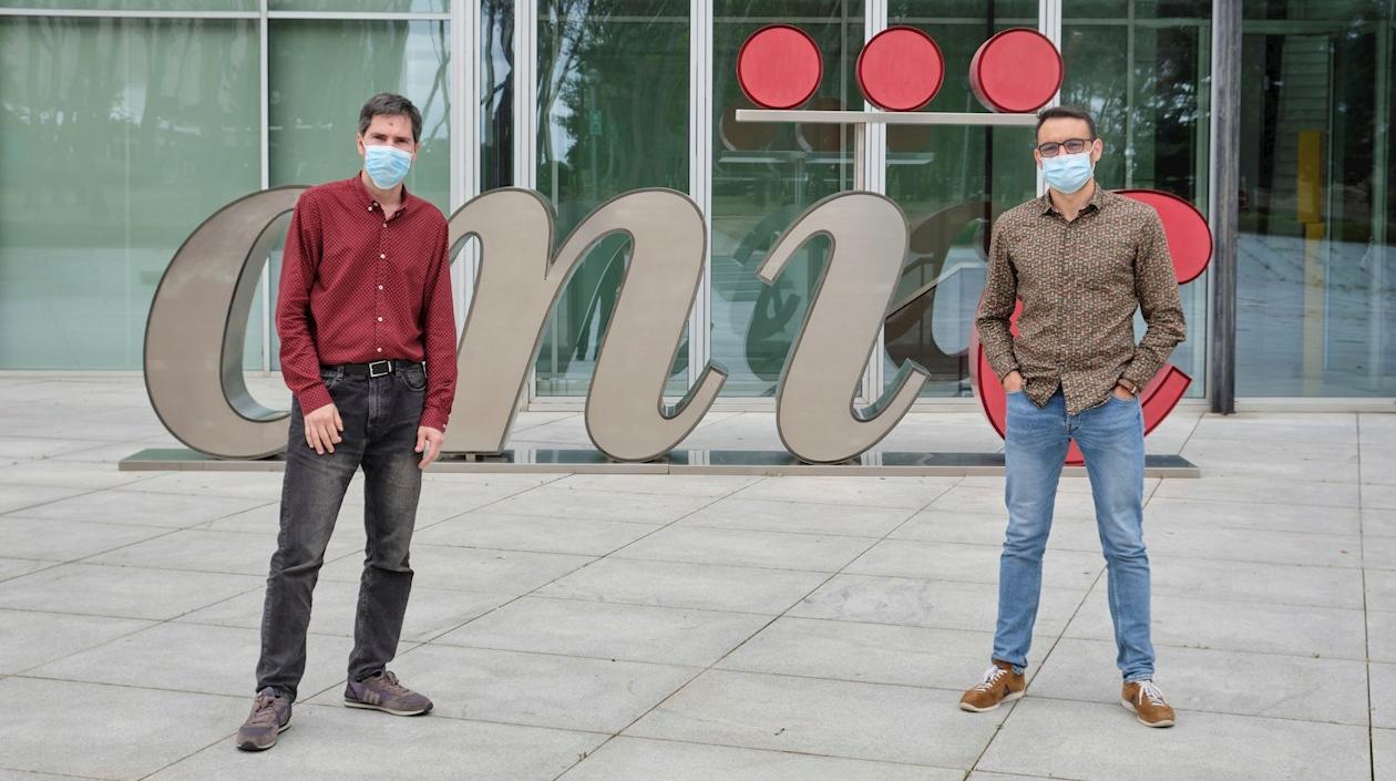 Los investigadores David Sancho y Carlos del Fresno.