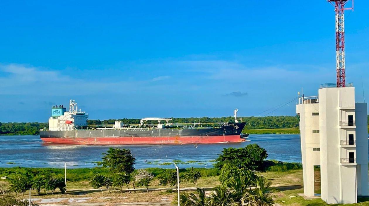 El puerto atraviesa por su peor crisis de la historia en materia de calado.