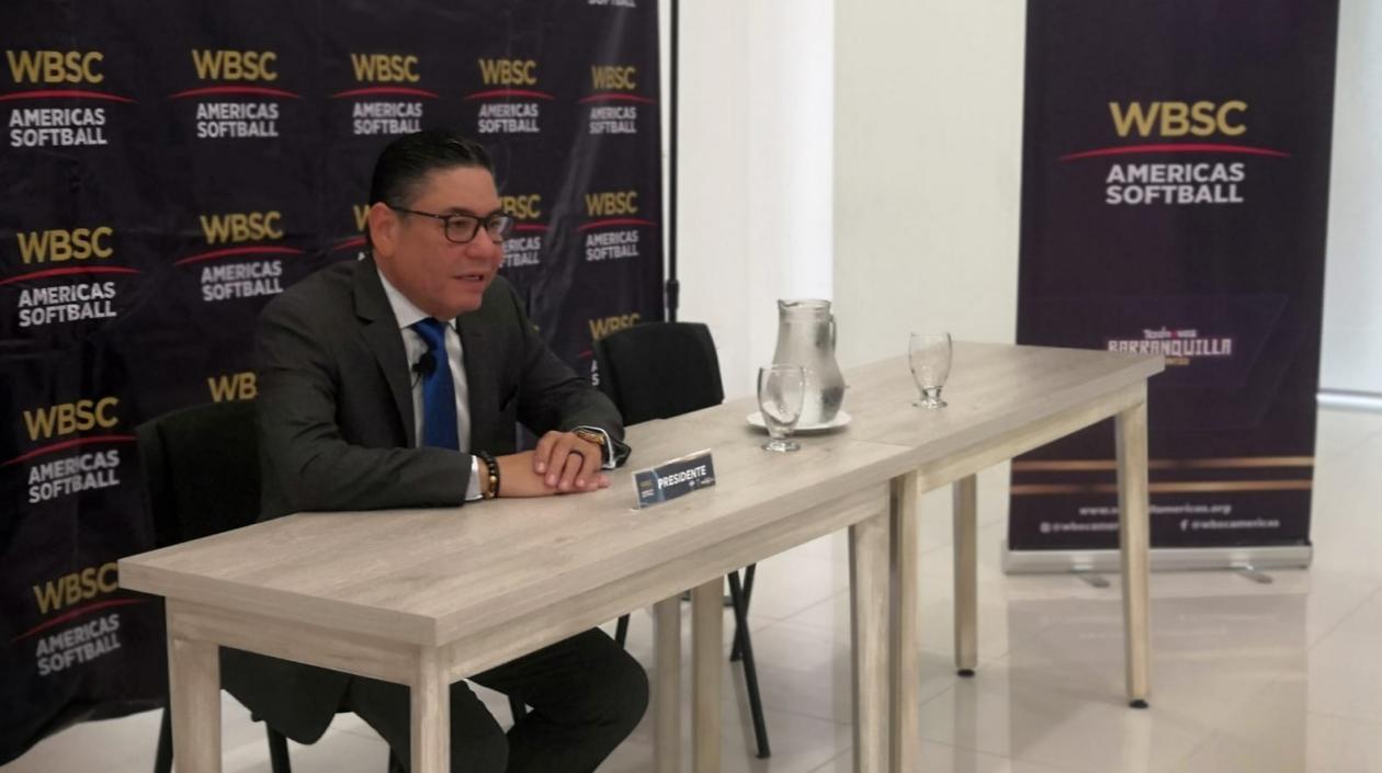 Tommy Velázquez, presidente de softbol para las Américas de la WBSC.