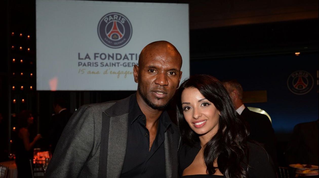 Eric Abidal y su esposa.