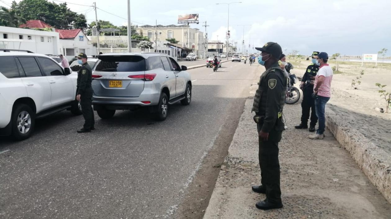 En esta camioneta, de color gris, se movilizaba la abogada cuando fue atacada a bala. 