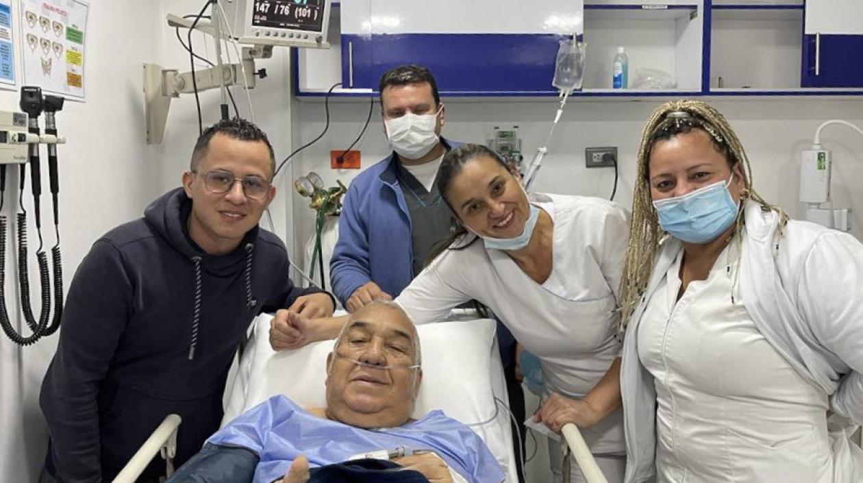 Maestro Alci Acosta en la clínica.