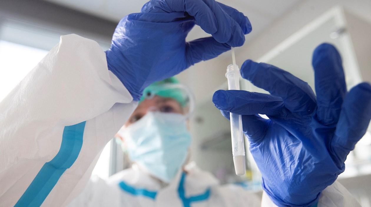 El positivo fue detectado mediante un cribado con test de antígenos en el aeropuerto Adolfo Suarez Madrid-Barajas.