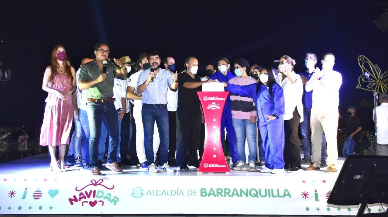 El Alcalde Jaime Pumarejo presidiendo el encendido del alumbrado navideño.