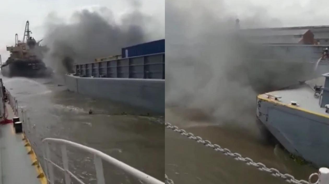 Momento del incendio en la lancha. 