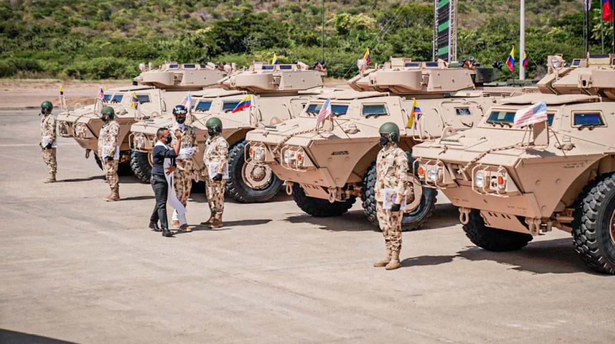 Estados Unidos entregó 20 vehículos ASV-M1117 al Ejército de Colombia.
