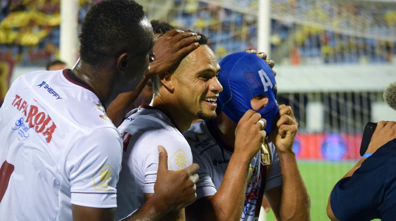 Jugadores del Tolima celebran un gol. 