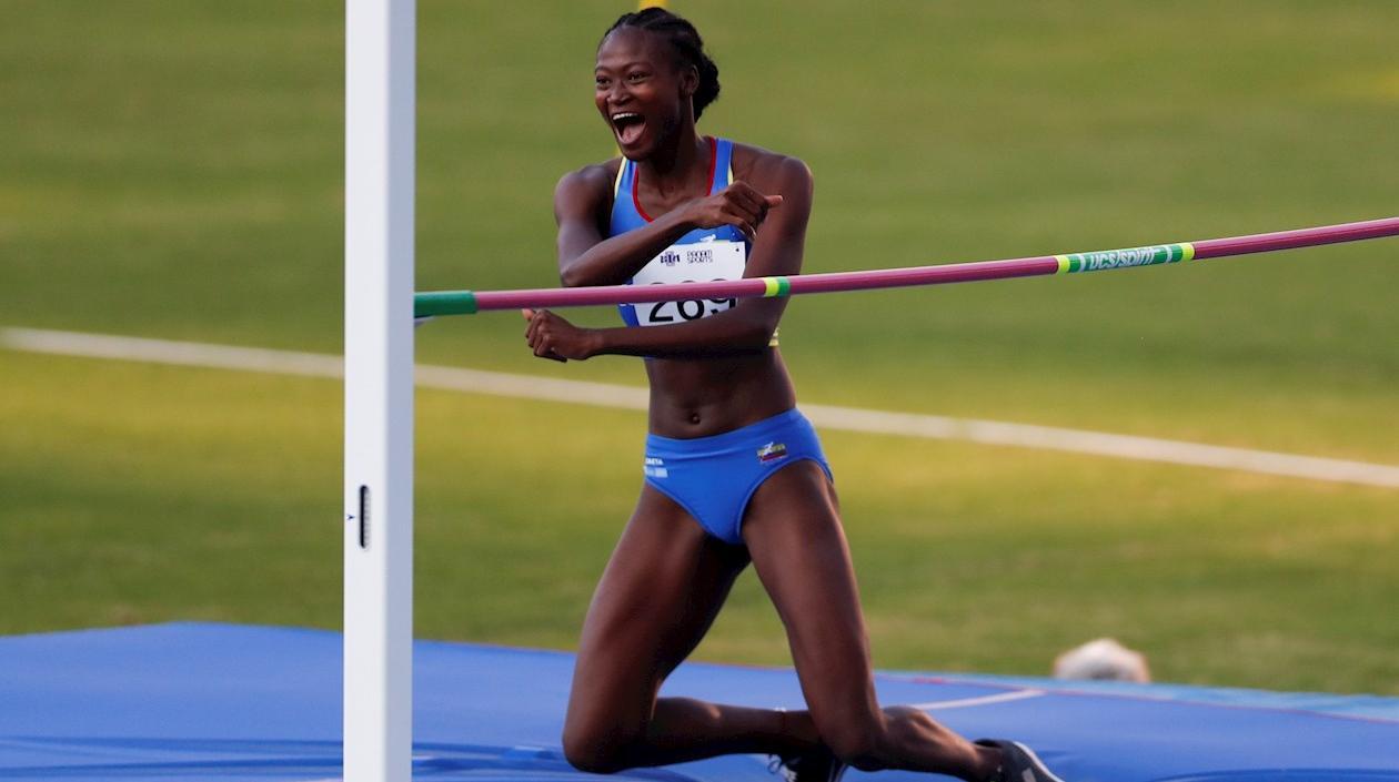 Jennifer Rodríguez de Colombia celebra al ganar hoy, la final en salto alto femenino de atletismo en los Juegos Panamericanos Junior en el estadio Pascual Guerrero en Cali (Colombia). 