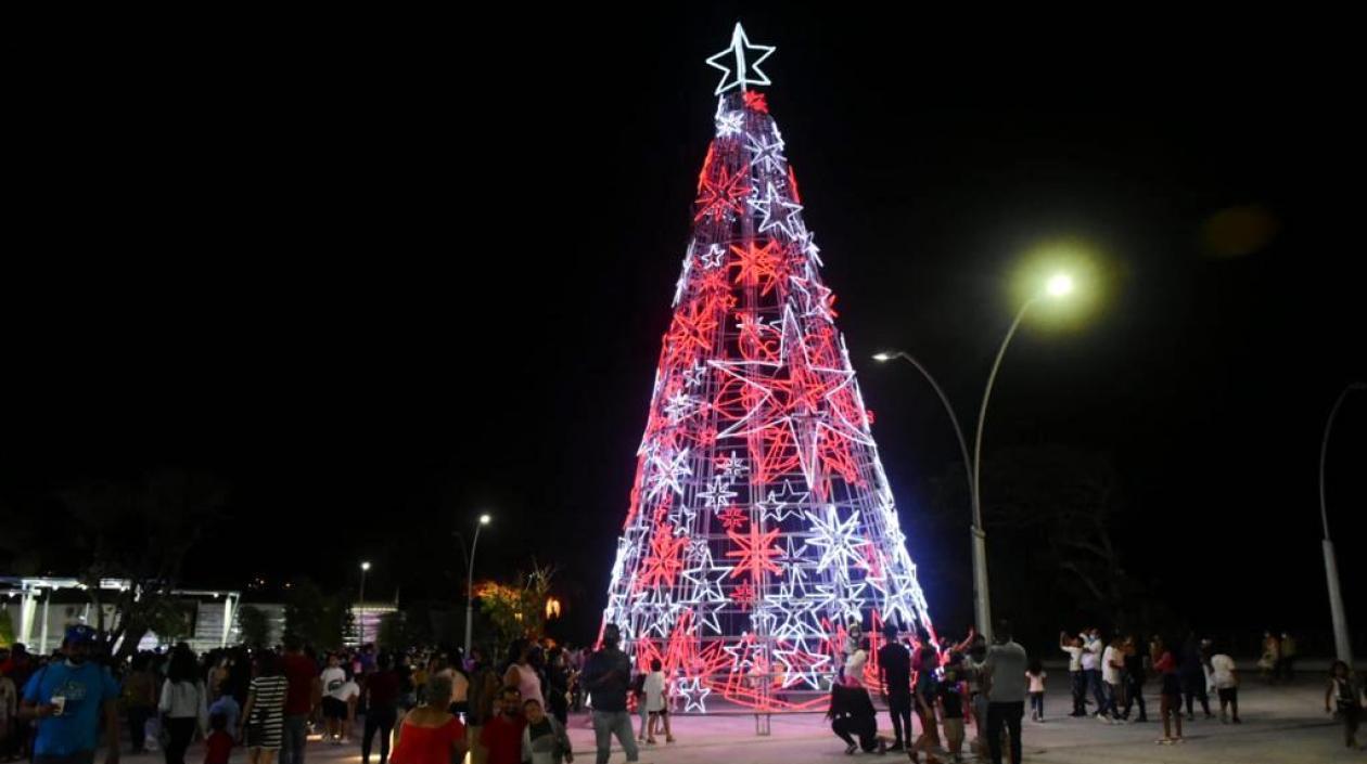 La Ruta Navideña sigue encendiendo los alumbrados en los diferentes municipios.