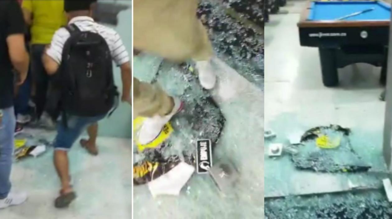 La puerta del billar quedó destruida. 