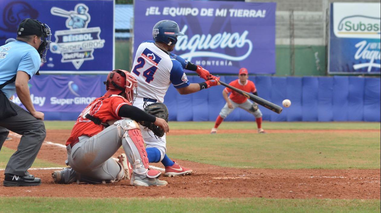 Robinson Cabrera conecta sencillo. 