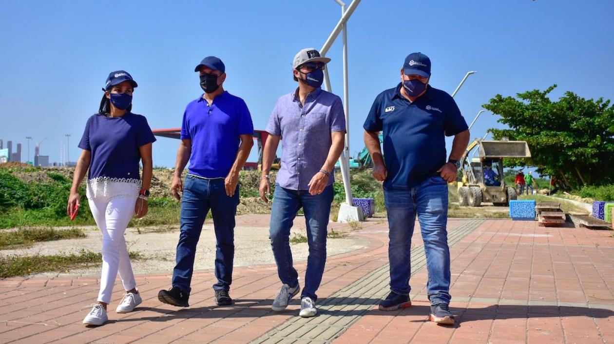 El Alcalde Jaime Pumarejo recorriendo la zona que será intervenida.