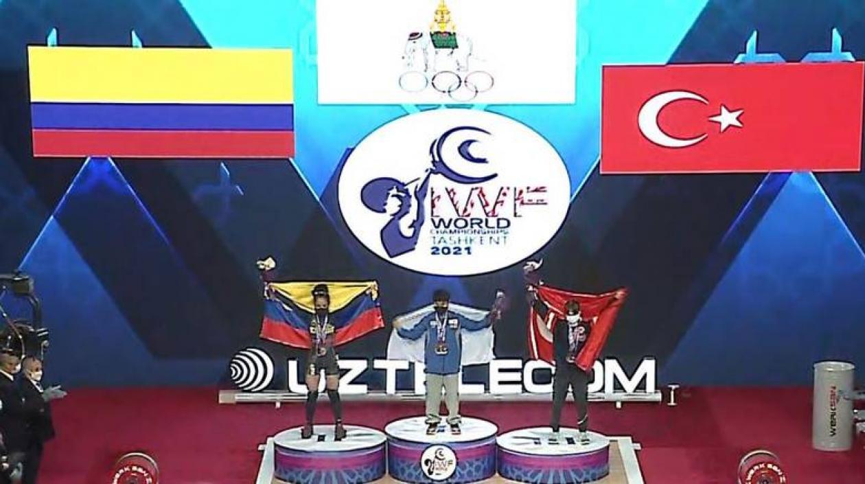 Manuel Berrío con la medalla de plata. 