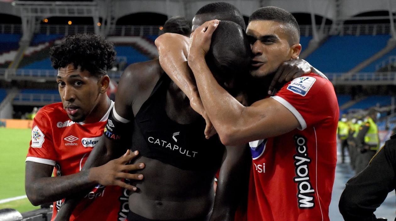 Adrián Ramos celebra su gol. 