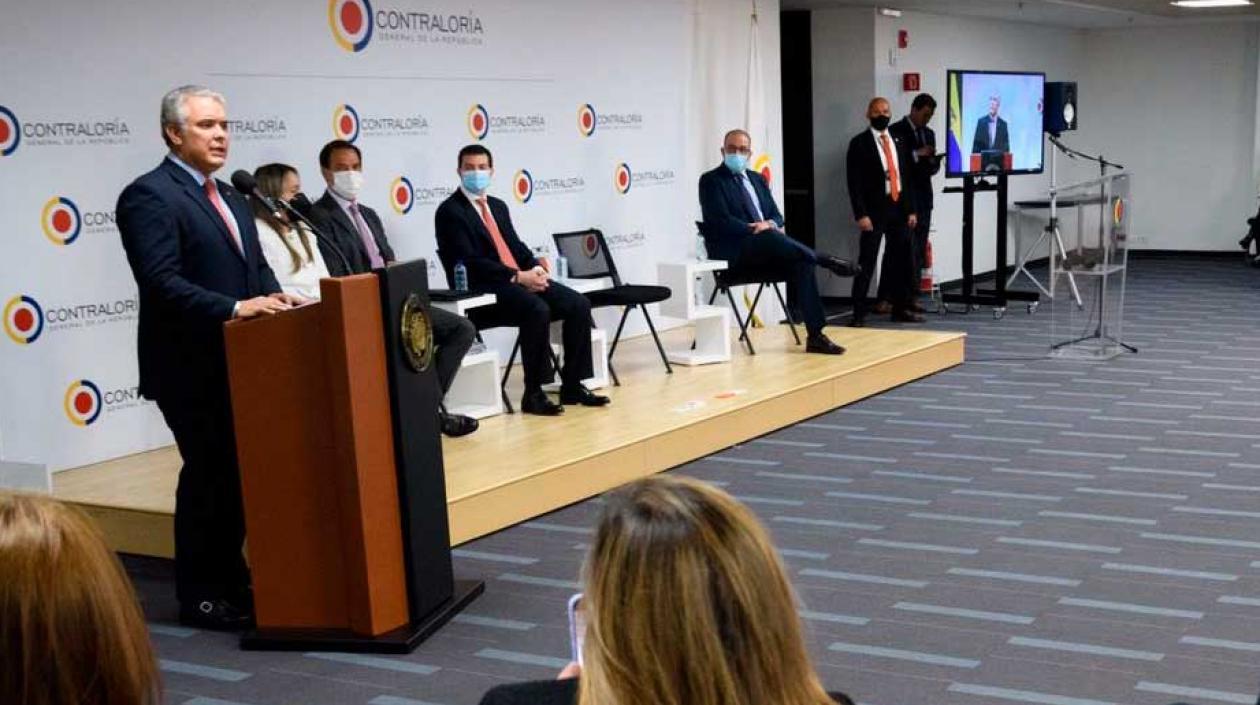 Presidente Iván Duque en la firma del contrato entre Seguros Mapfre y las Empresas Públicas de Medellín (EPM).