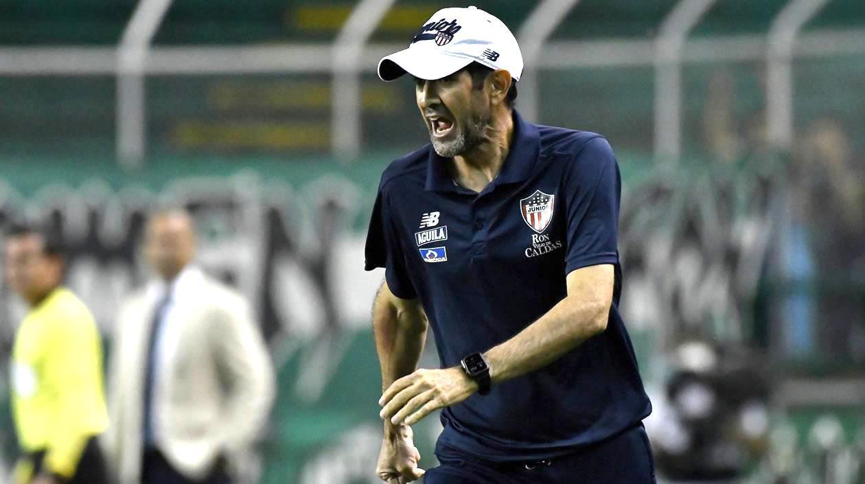 Arturo Reyes, DT del Junior.