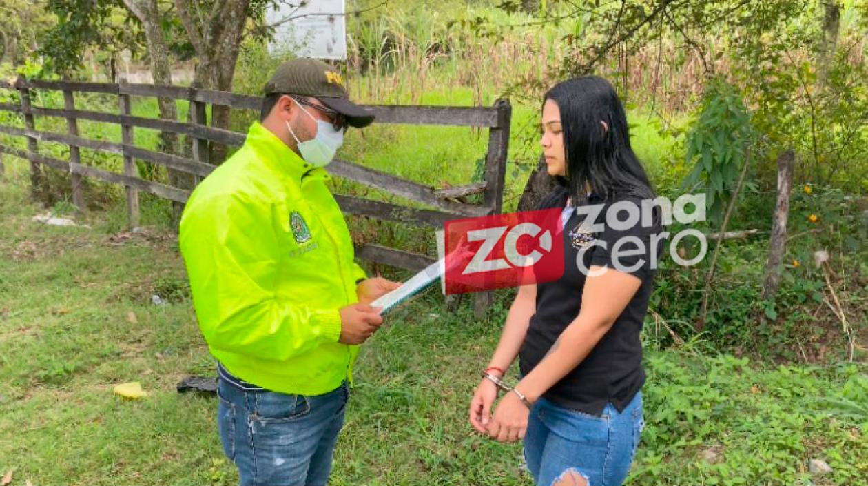 Yelly Andrea Ospina Prieto, al momento de su captura en Tulúa, por la Sijin Mebar.