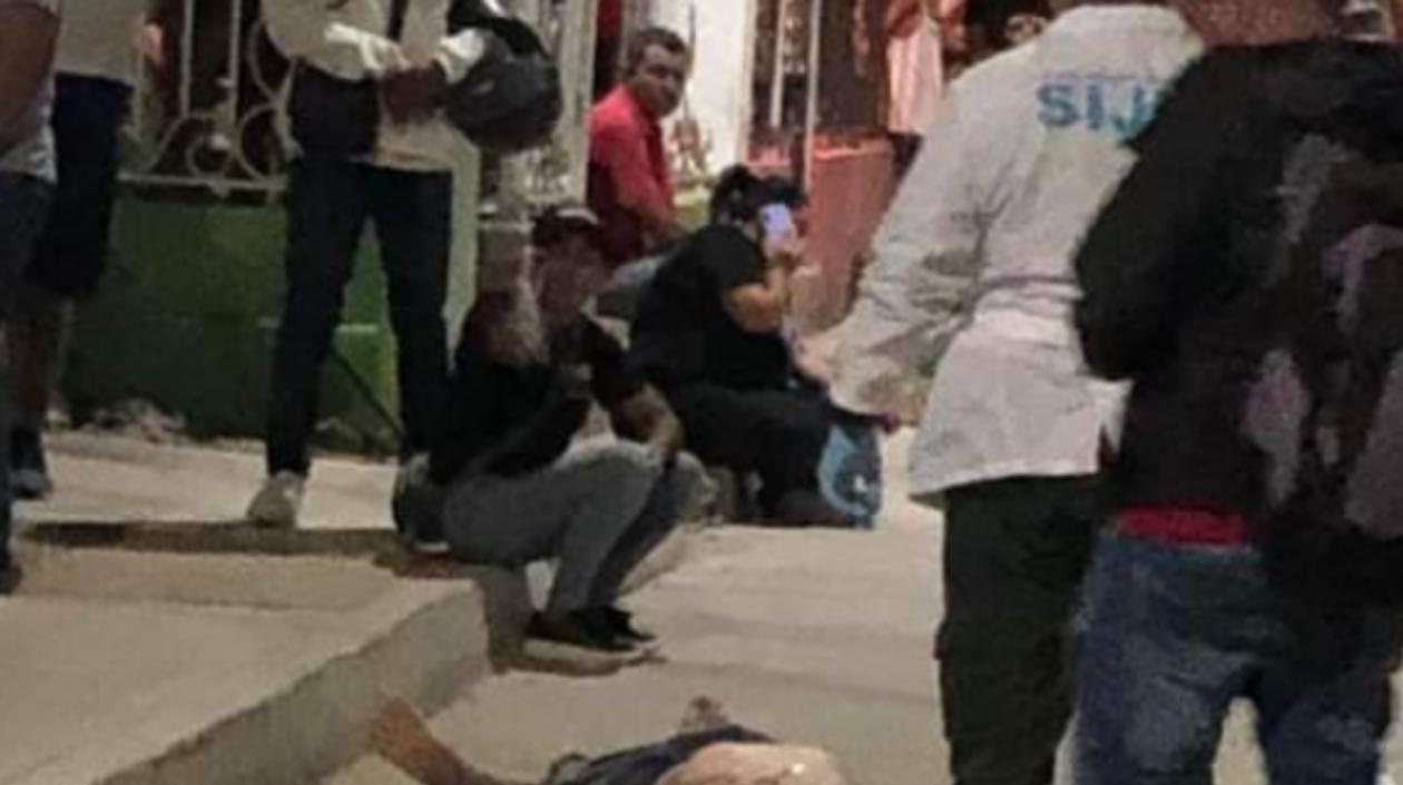 La Sijin llegó al lugar de los hechos para la inspección del cuerpo. 