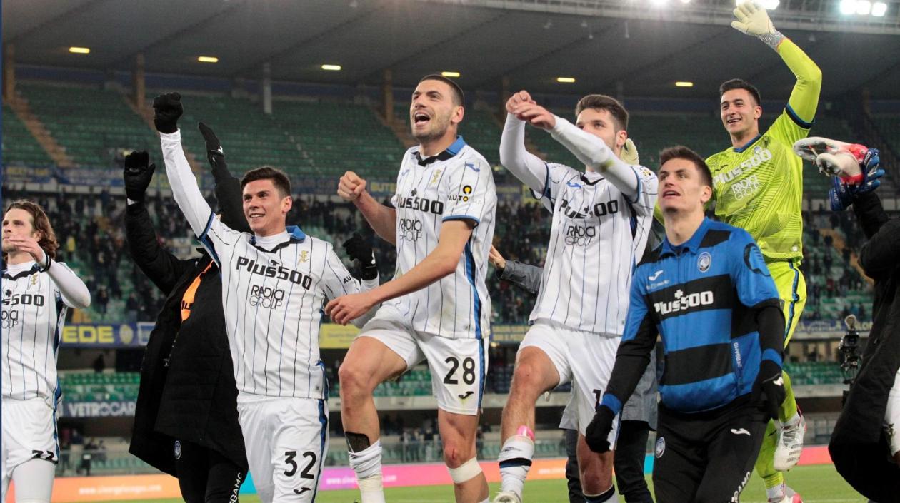 Jugadores del Atlanta celebran el triunfo. 