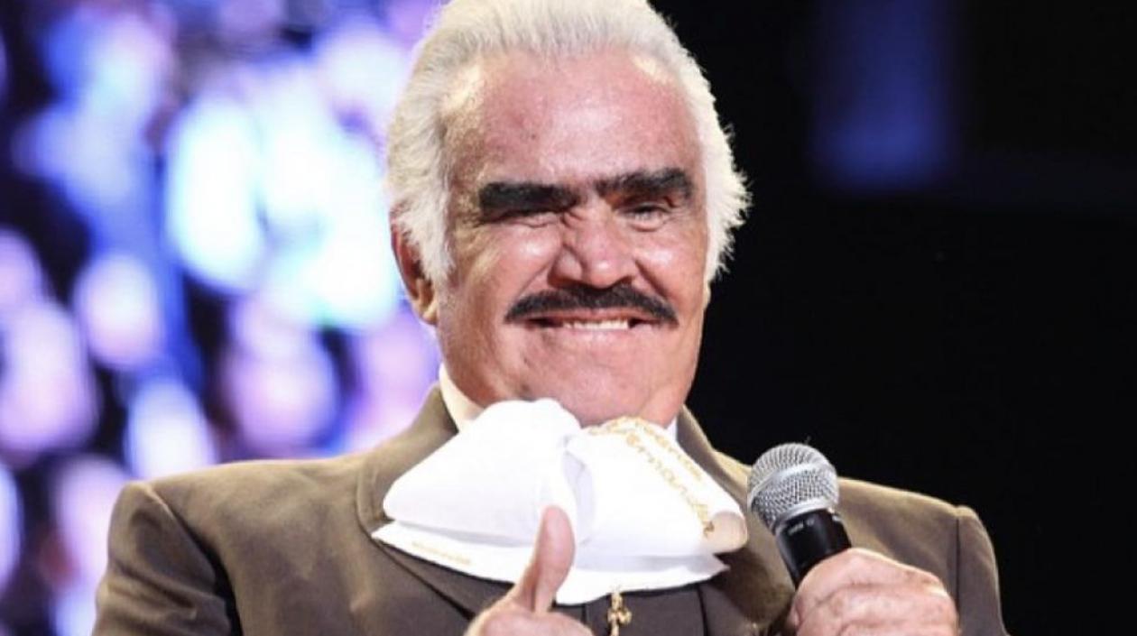 Vicente Fernández en una de sus presentaciones.