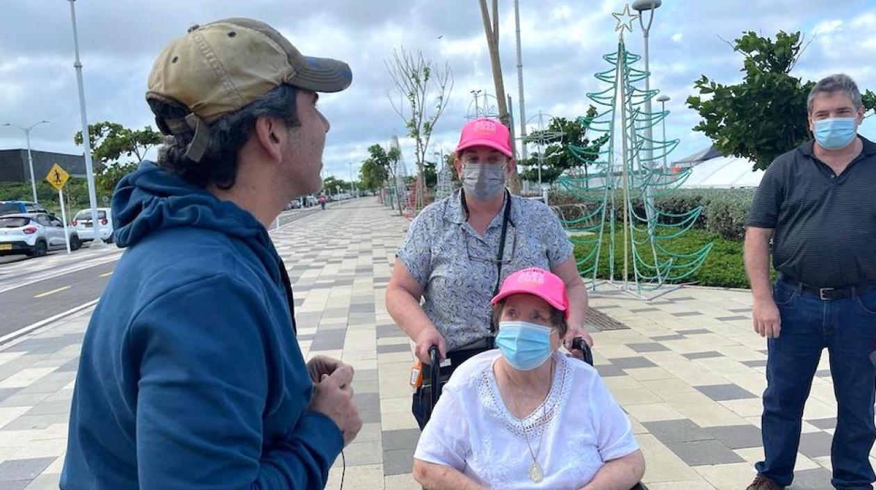 Alejandro Char en pleno proceso de recolección de firmas.