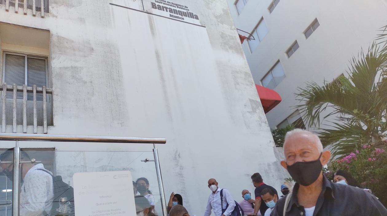 Un usuario denuncia la demora en trámites en la Oficina de Registro e Instrumentos Públicos.