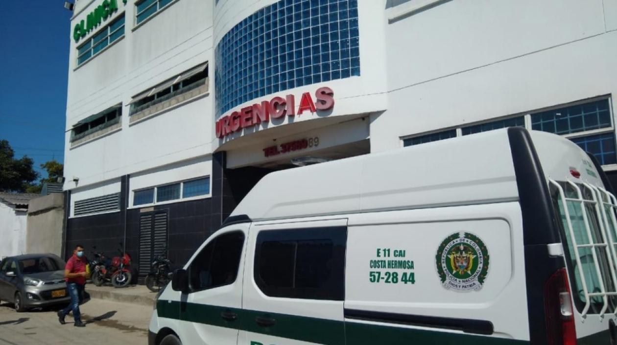 El hombre recibe atención médica en la Clínica Porvenir. 