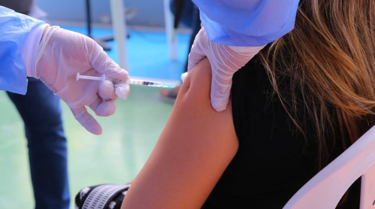 La vacunación en Colombia espera llegar al 80%.