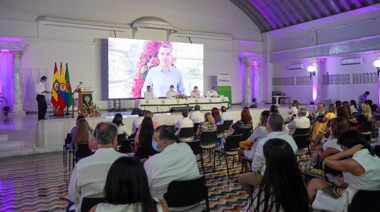 Acto de reconocimiento al Ministro de Salud